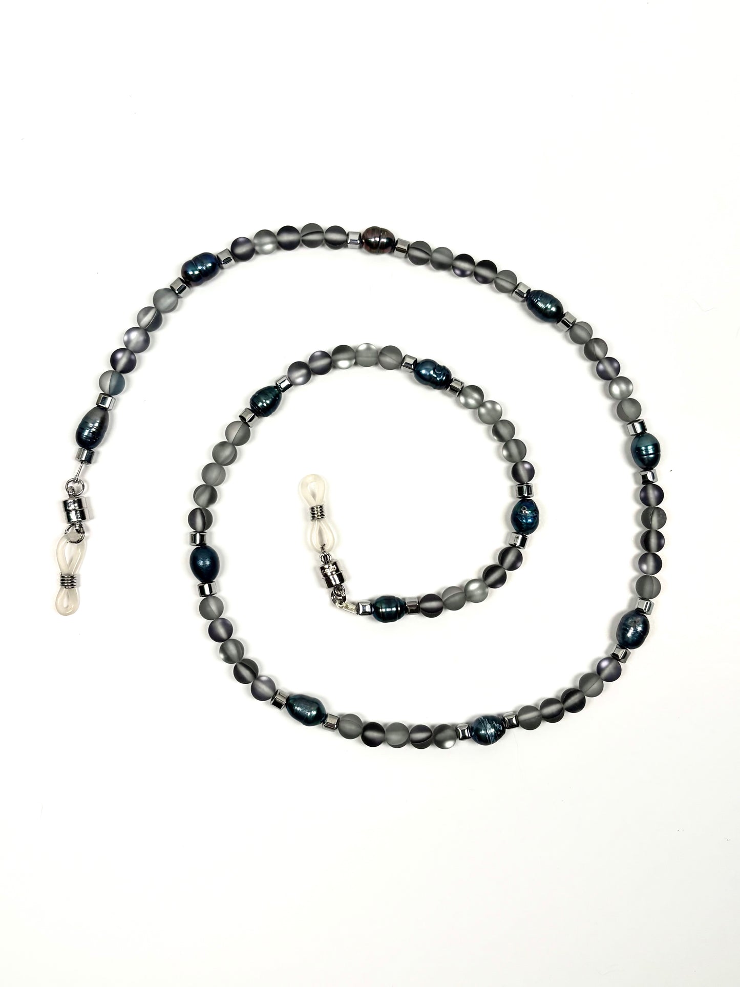 Iri Grey Quartz & Black Pearl