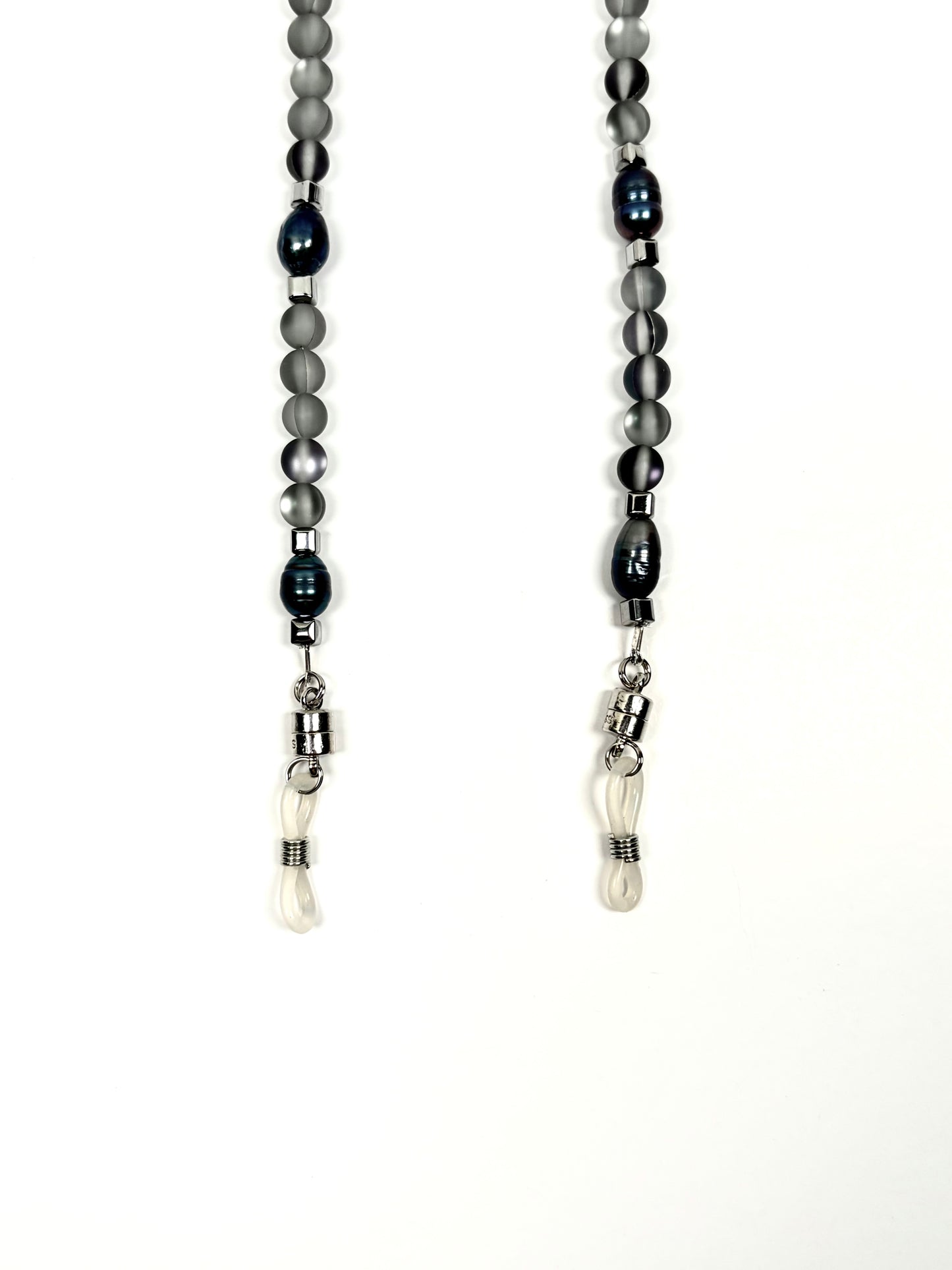 Iri Grey Quartz & Black Pearl