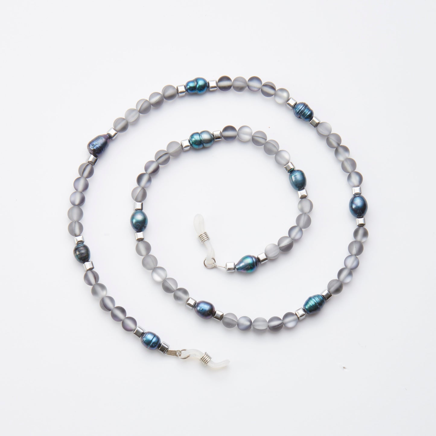 Iri Grey Quartz & Black Pearl