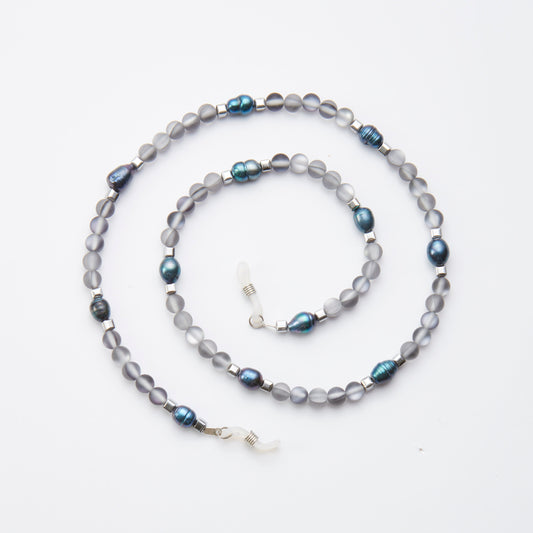 Iri Grey Quartz & Black Pearl